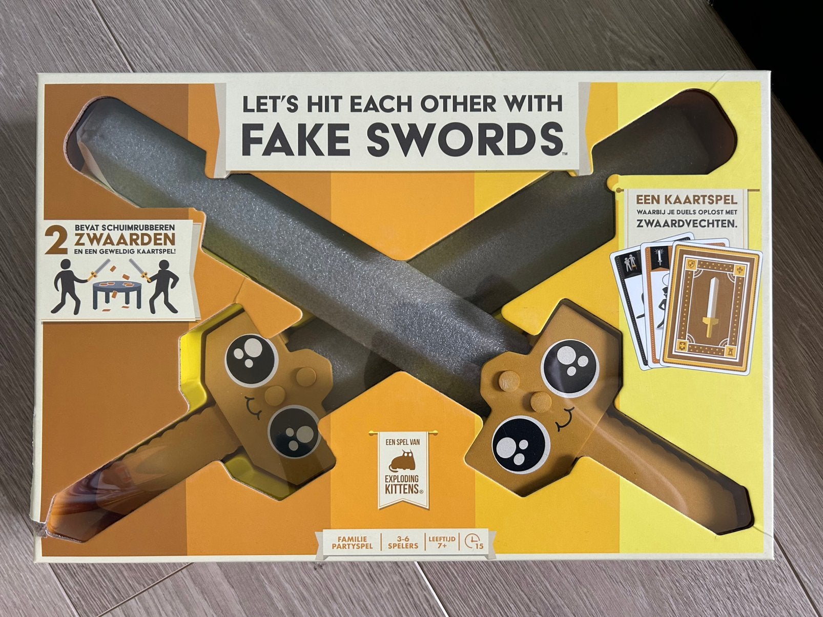 Kaartspel let’s hit each other with fake swords, Ophalen, Zo goed als nieuw