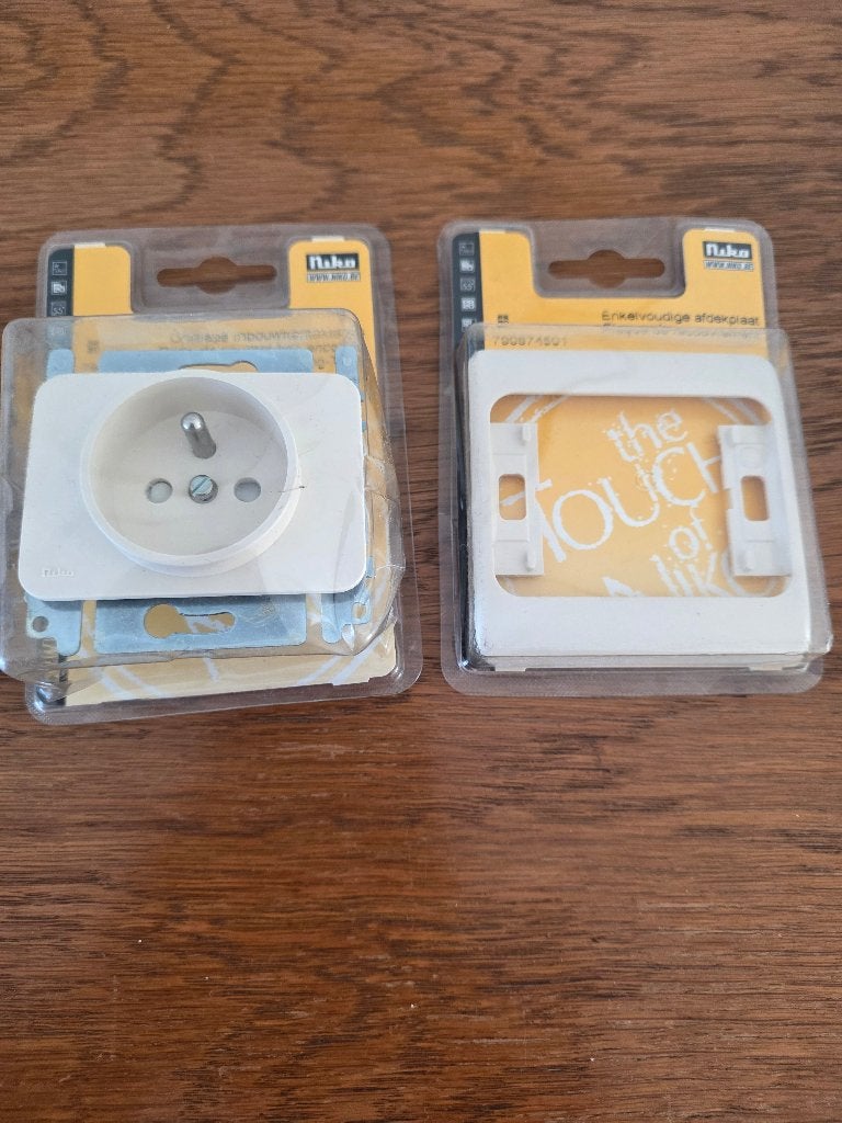 Prise NIKO P20(lot de 2), Bricolage & Construction, Enlèvement, Neuf