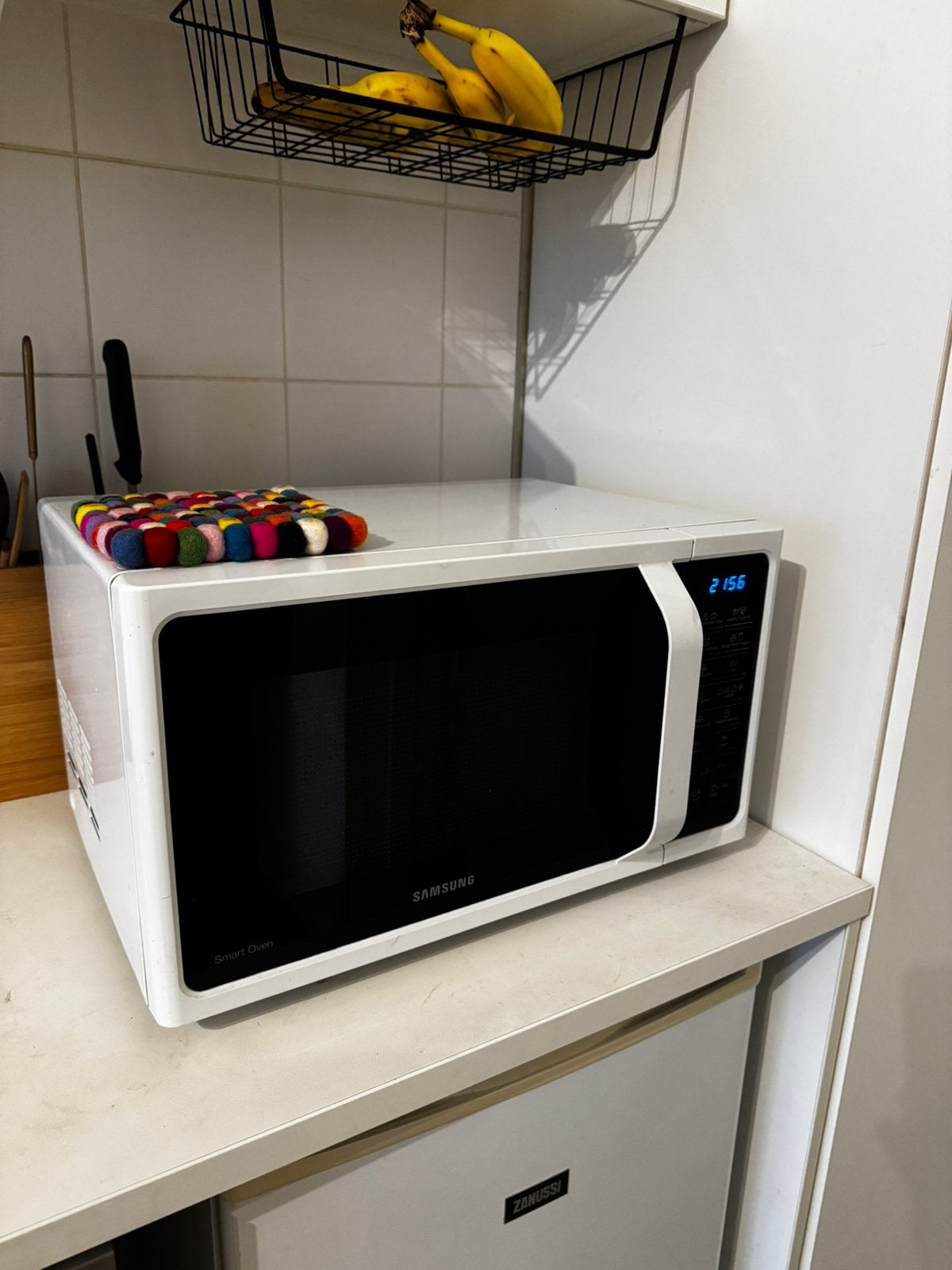 Four intelligent blanc à micro-ondes Samsung, Comme neuf, Enlèvement, 45 à 60 cm, Gril