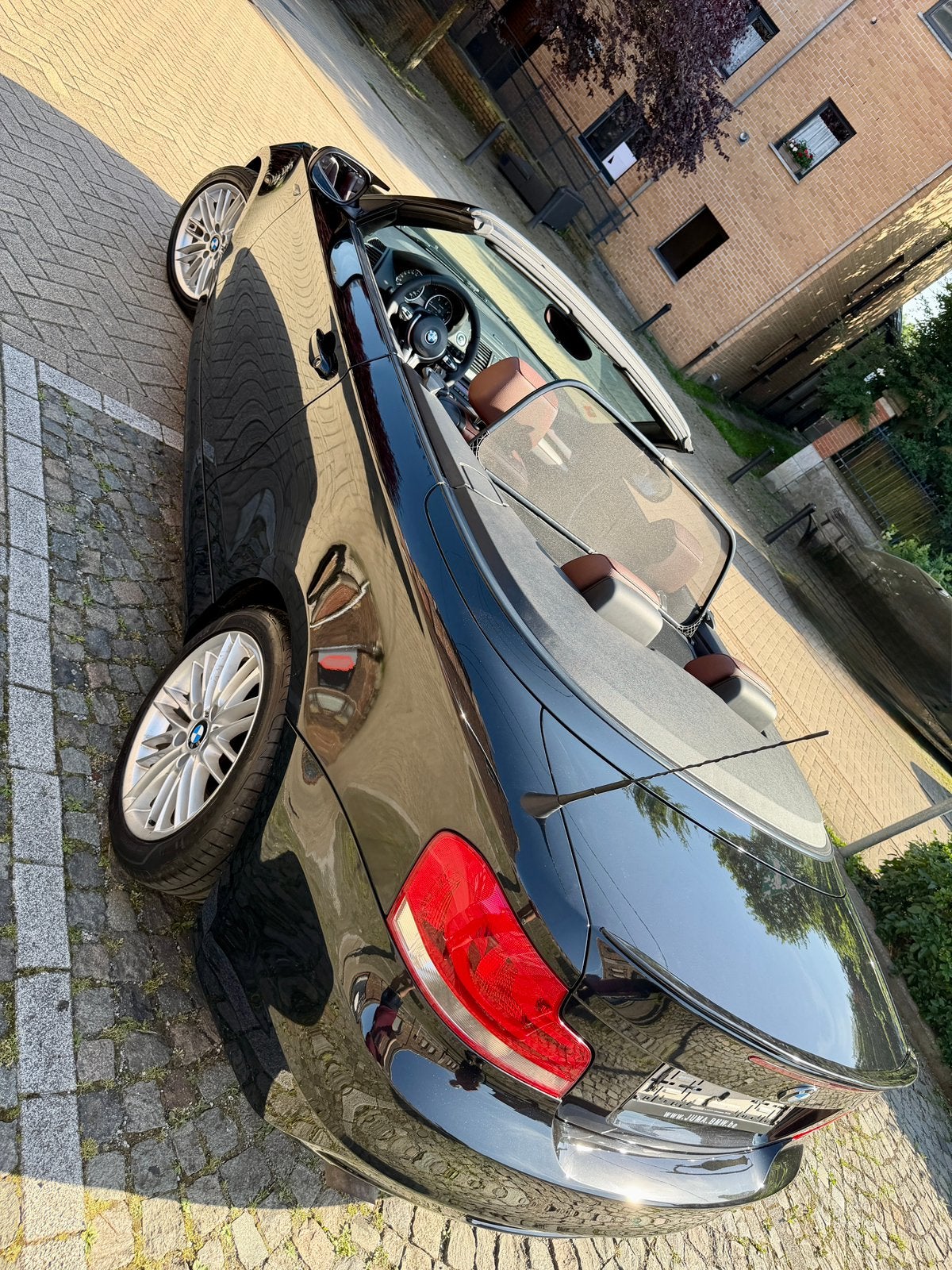 BMW 118da Cabriolet e88 kit M Automaat, 1995 cc, 4 cilinders, Cabriolet, Zwart