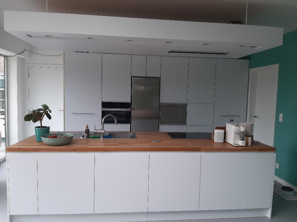 Keuken, Huis en Inrichting, Keuken | Complete keukens, Gebruikt, Overige typen, Wit, Hout, Greeploos, Met kookeiland, Ophalen
