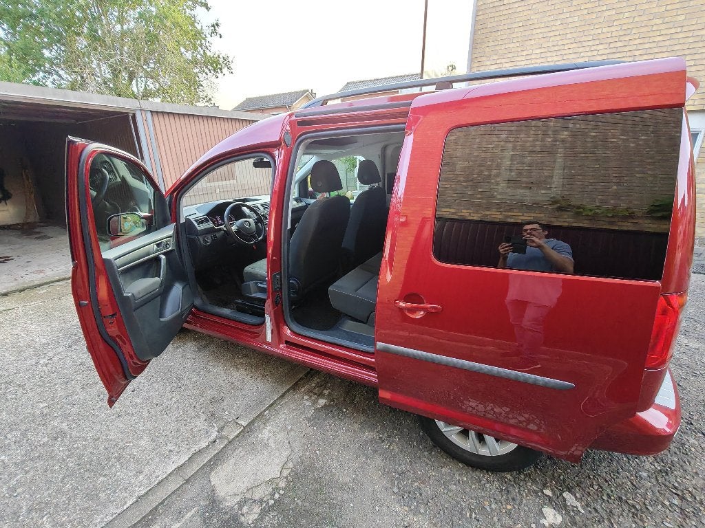 VW Caddy 1,0 TSI 75KW-102CH, Voorwielaandrijving, 75 kW, Stof, 5 deurs