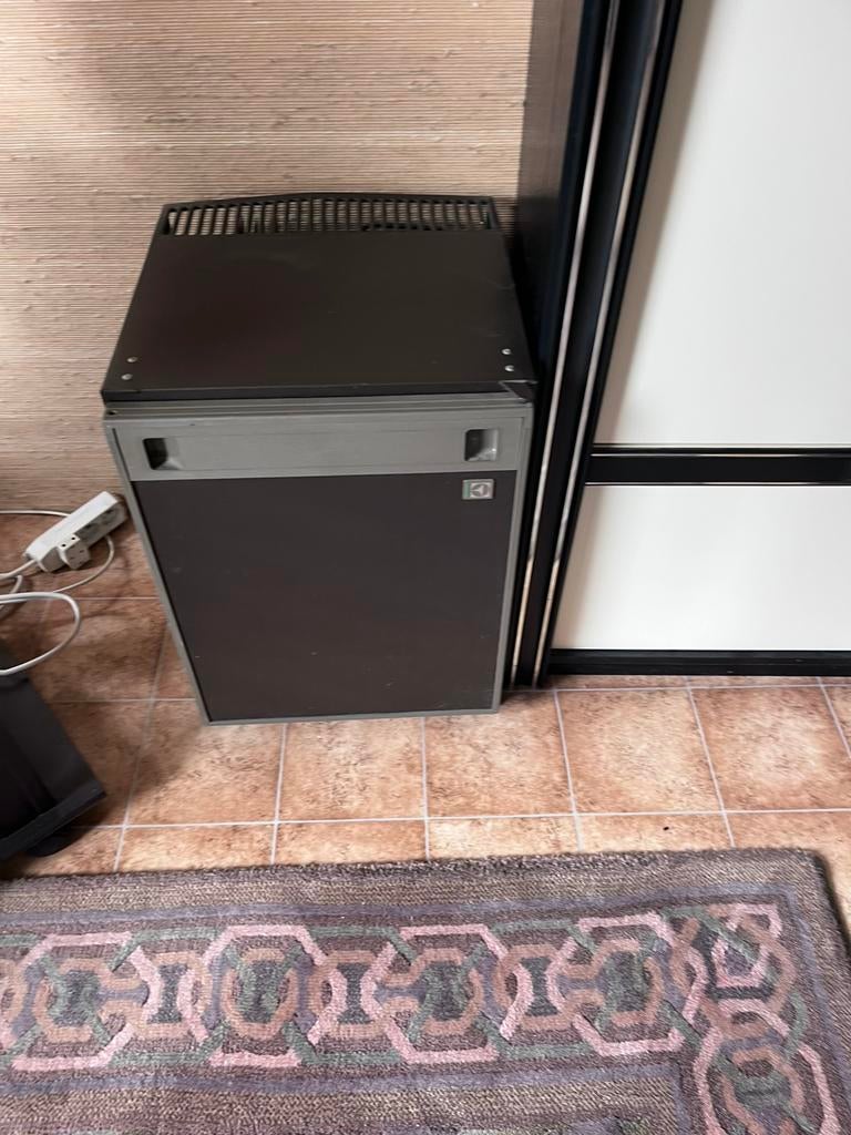 Minibar Electrolux nooit gebruikt, Ophalen, Zo goed als nieuw