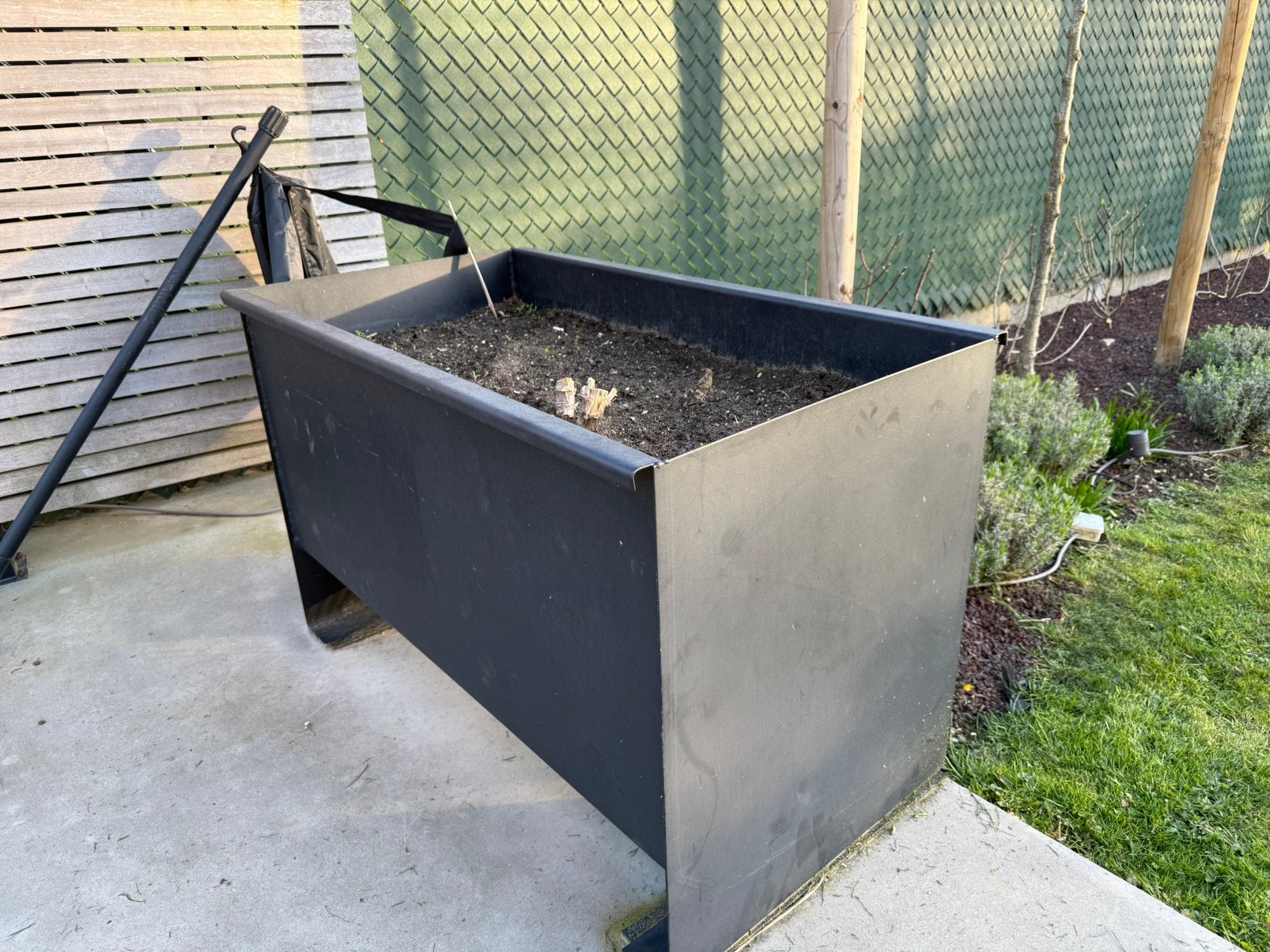 Metalen bloembak, Tuin en Terras, Bloembakken en Plantenbakken, Ophalen, Zo goed als nieuw