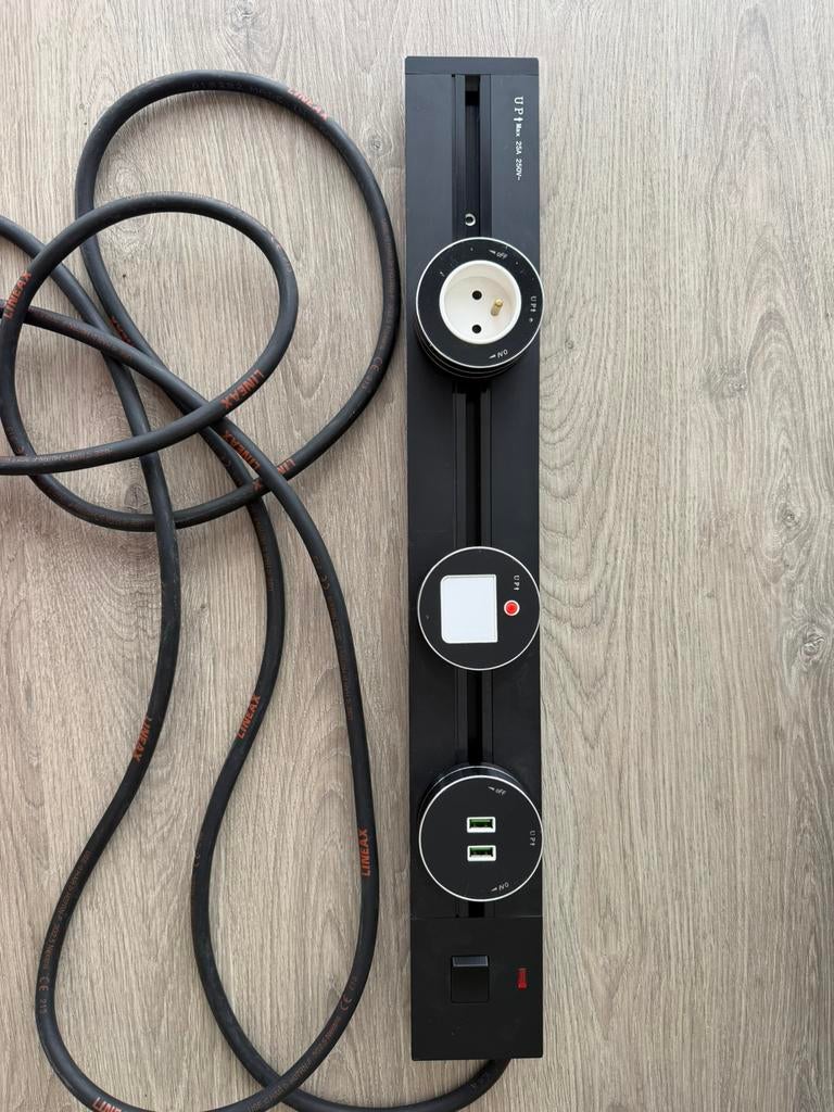 Uitschuifbare stopcontact unit 25A – aluminium behuizing, 4m, Enlèvement, Comme neuf