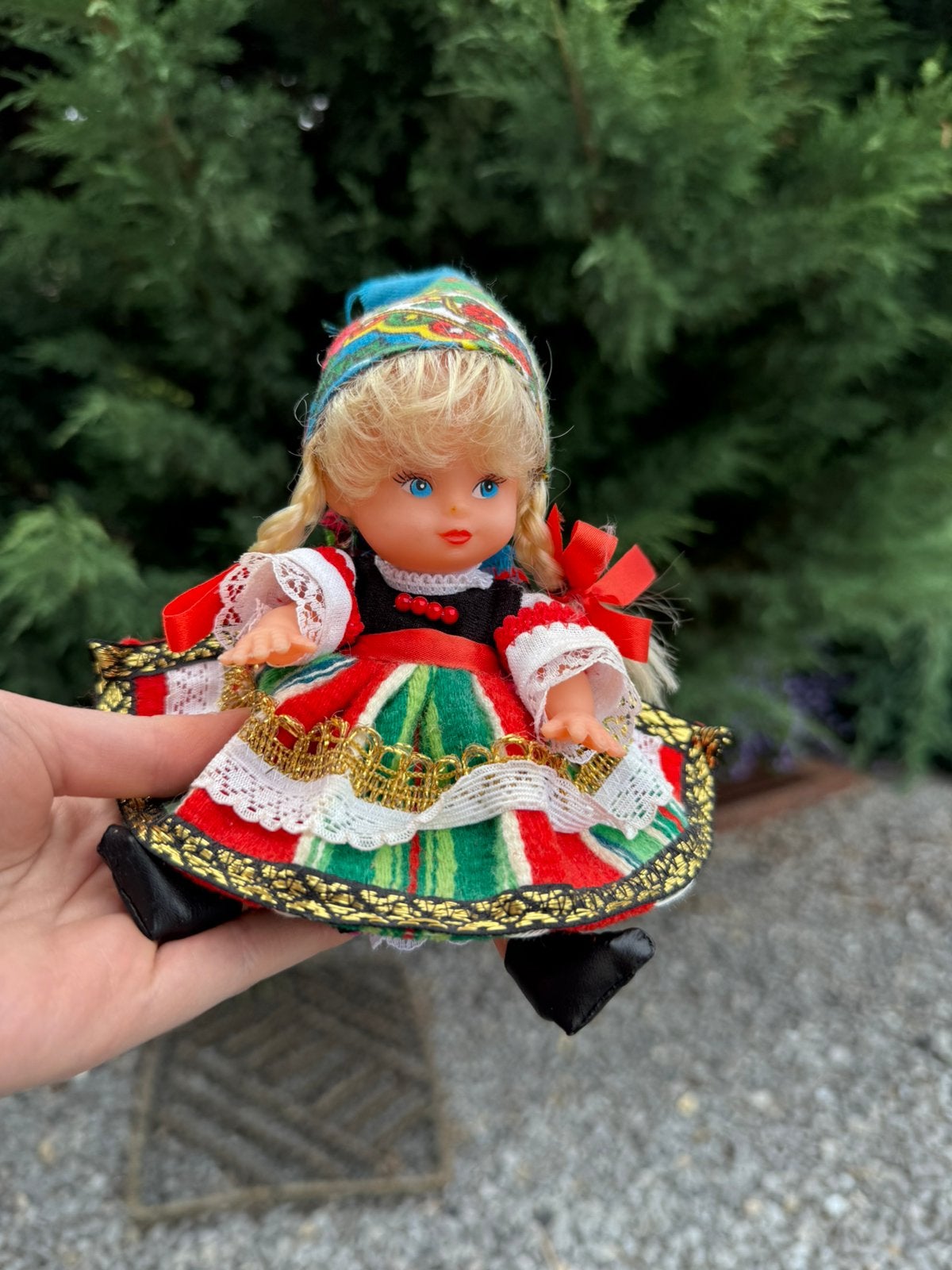 Poupée folklorique en costume traditionnel, Envoi, Comme neuf, Poupée