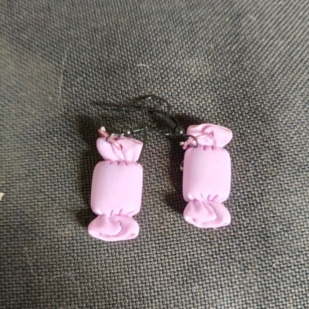Paarse snoepjes oorbellen, Handtassen en Accessoires, Oorbellen, Overige materialen, Hangers, Paars, Nieuw