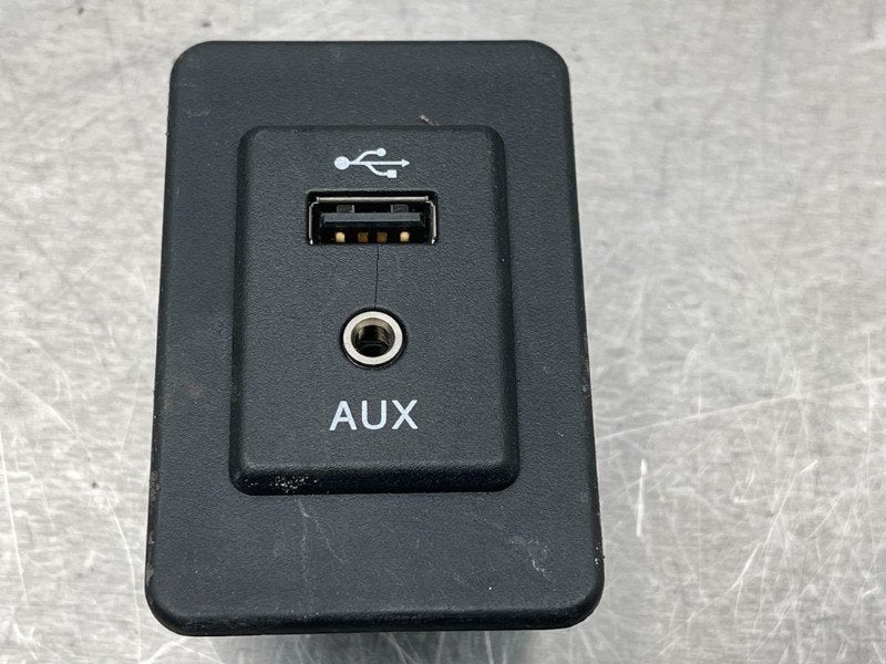 PORT AUX/USB Nissan Note (E12) (|795405004|), Autos : Pièces & Accessoires, Autres pièces automobiles, Nissan, Utilisé