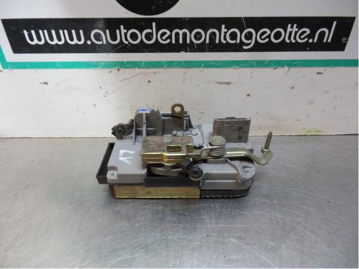Deurslot Mechaniek 4Deurs links-voor van een Peugeot 807 (80, Auto-onderdelen, Carrosserie, Peugeot, Gebruikt, Ophalen of Verzenden