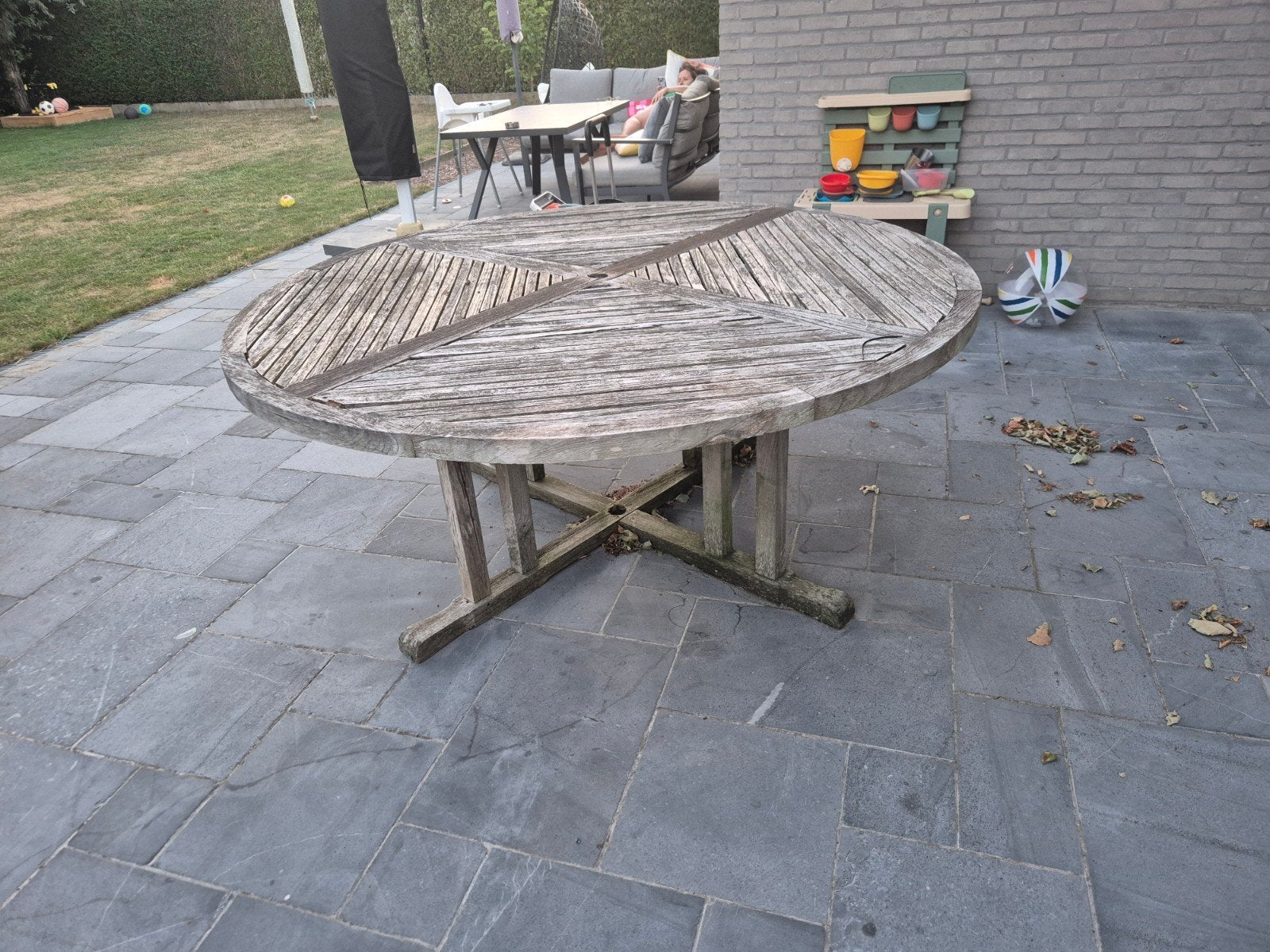 Ronde teak tafel, Ophalen