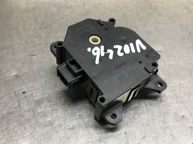 ACTIONNEUR MOTEUR VOLET CHAUFFAGE Toyota Yaris III (P13), Utilisé, Toyota