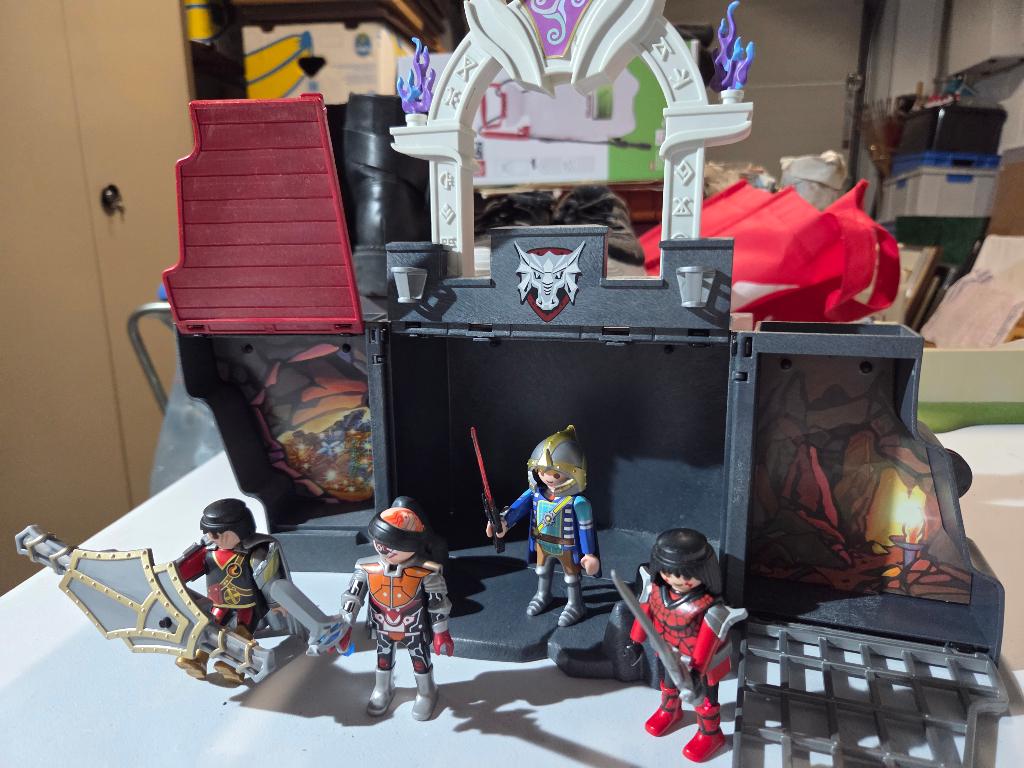 Playmobil: 4 ridders en mini-kasteel, Ophalen of Verzenden, Gebruikt, Overige soorten, Figuurtje(s)