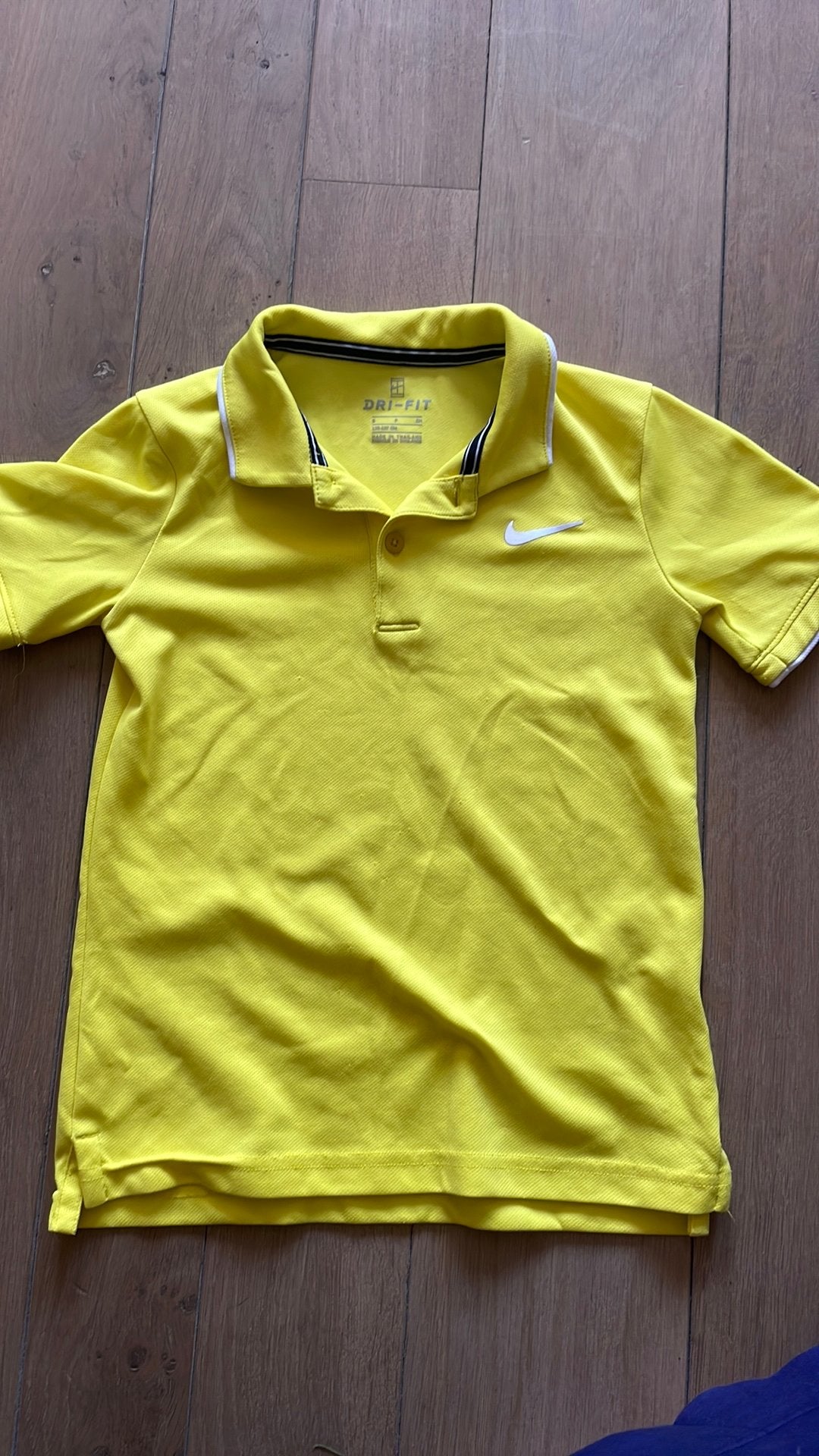 Felgeel t-shirt Nike dry fit maat 128-137, Kinderen en Baby's, Kinderkleding | Maat 128, Ophalen of Verzenden, Gebruikt, Shirt of Longsleeve