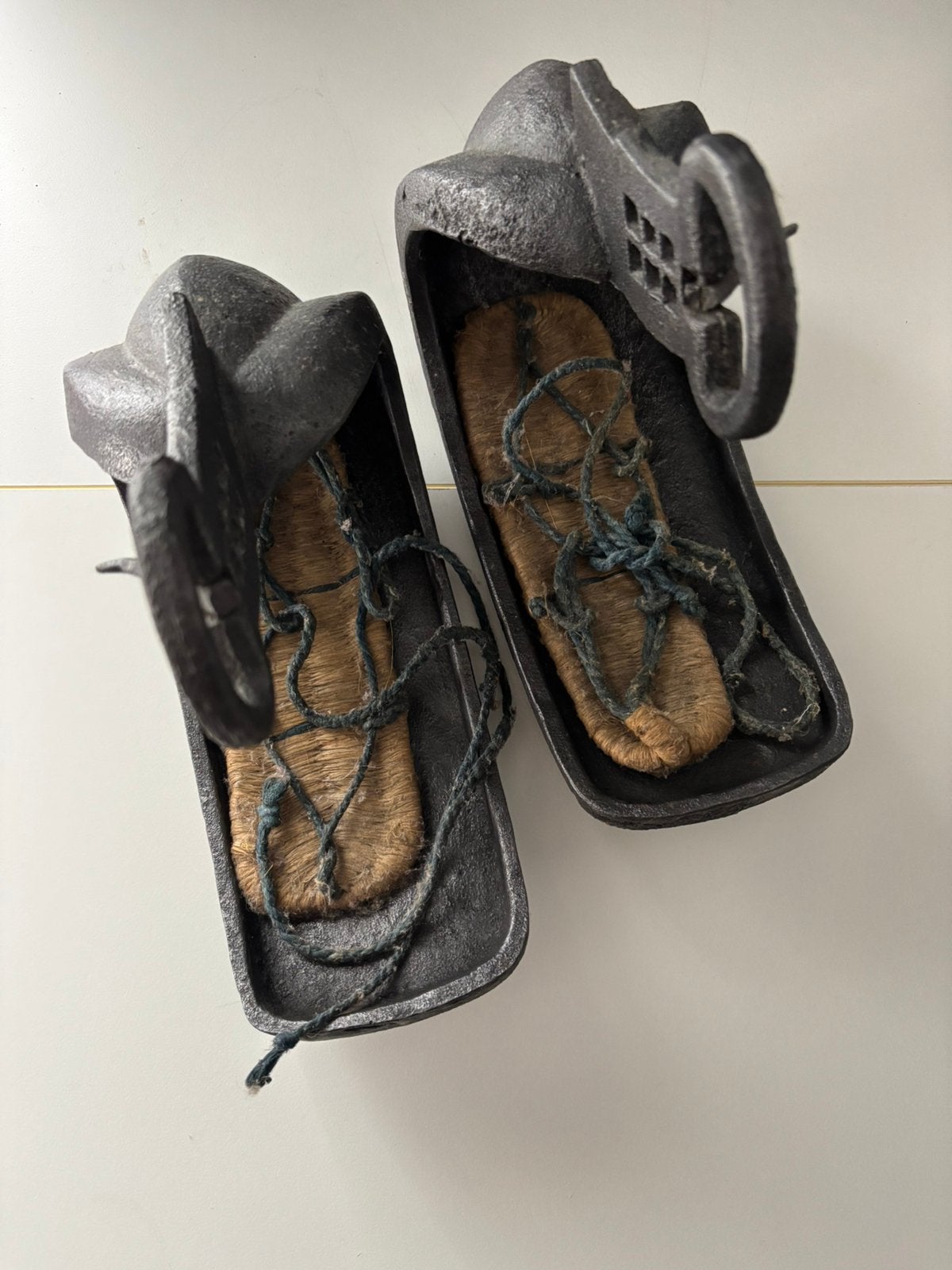 Paire d’étriers Samourai avec sandales, Collections, Collections Autre, Enlèvement ou Envoi