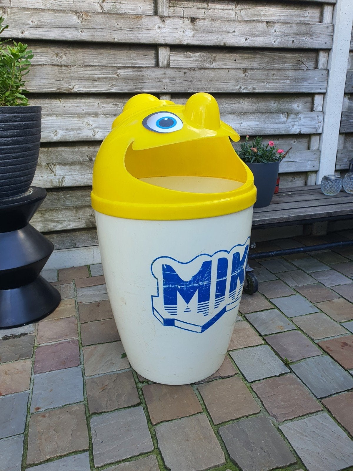 retro 80s miko vuilbak XL, Ophalen