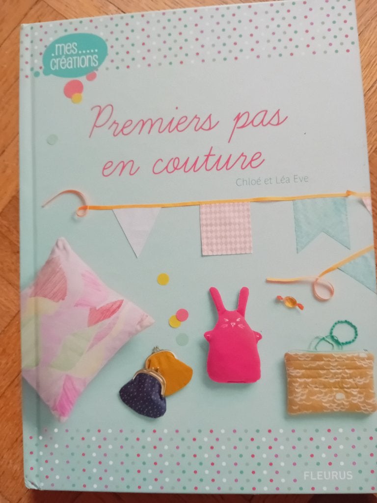 Livre premier pas en couture chloe eve eva leve, Enlèvement ou Envoi