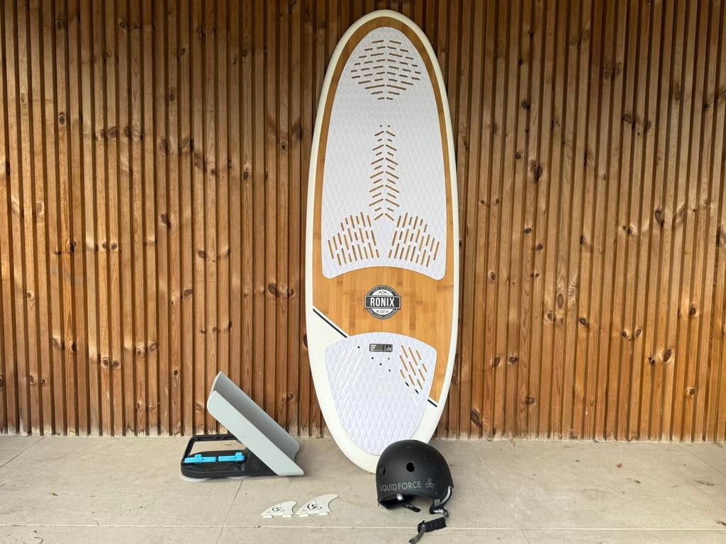 Complete Wakesurf set met bord en flap, Sports nautiques & Bateaux, Planche à voile sur vague, Enlèvement, Comme neuf, Longboard