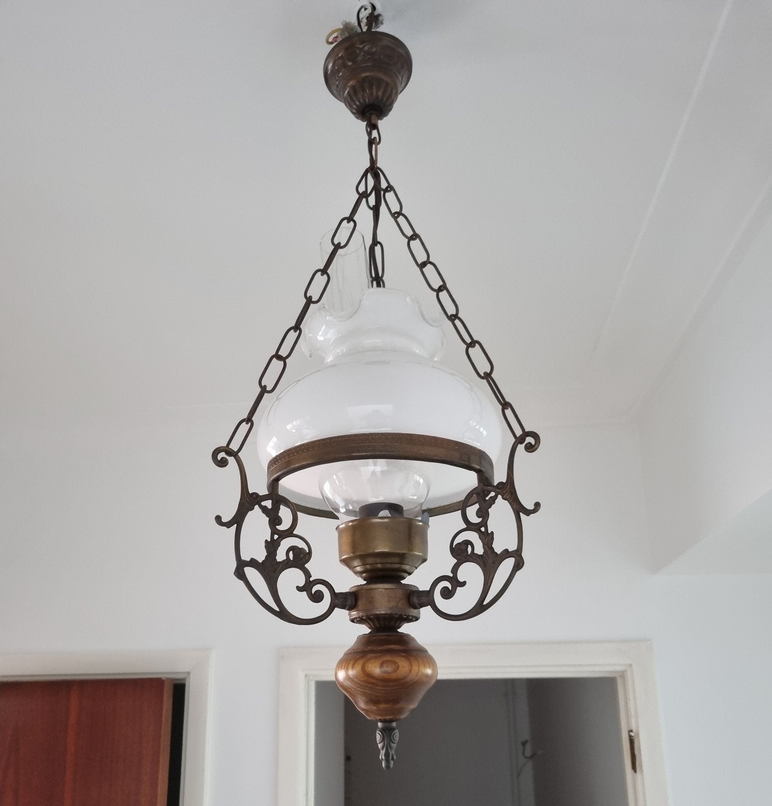 Suspension ancienne style lampe à pétrole électrifiée — lait, Enlèvement