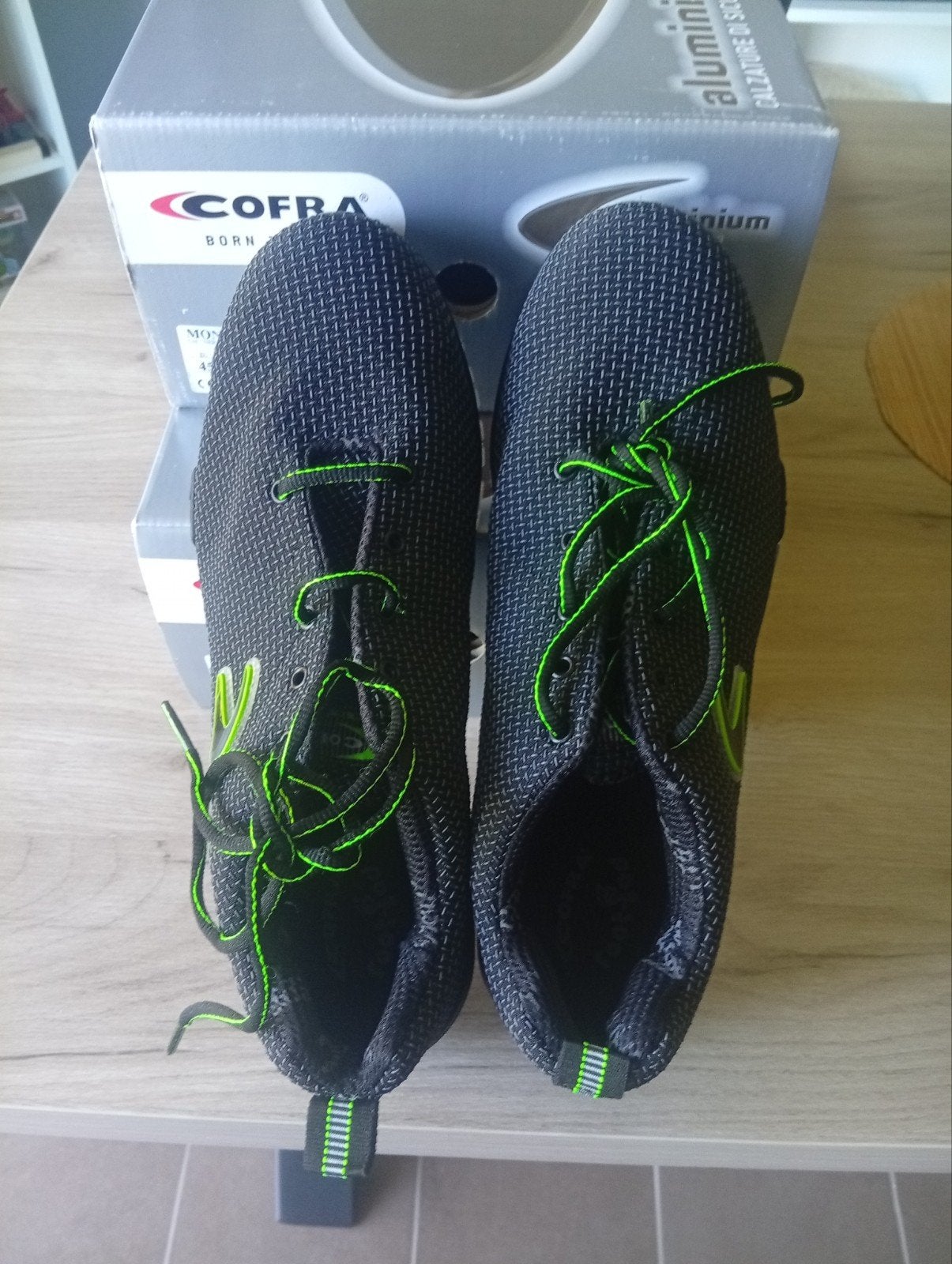 bottines de sécurité homme taille 45 neuf