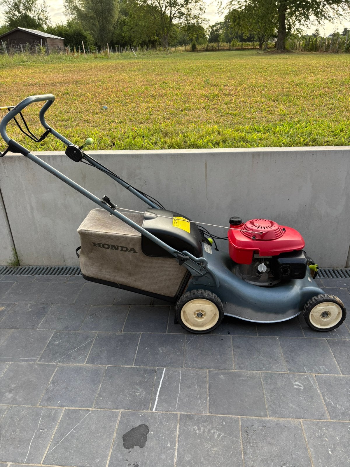 Perfect werkende Honda izy HRG415 zelftrekkend, Tuin en Terras, Ophalen, Cirkelmaaier, Gebruikt, Opvangbak