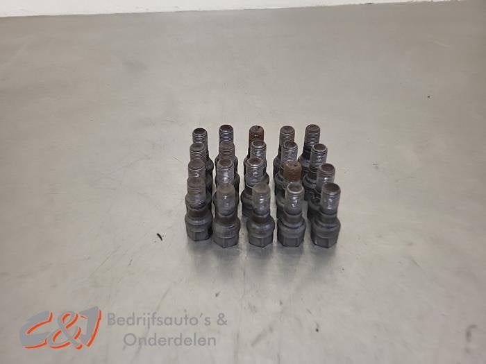 Kit boulons de roue d'un Peugeot Partner, -, 3 mois de garantie, Utilisé, -