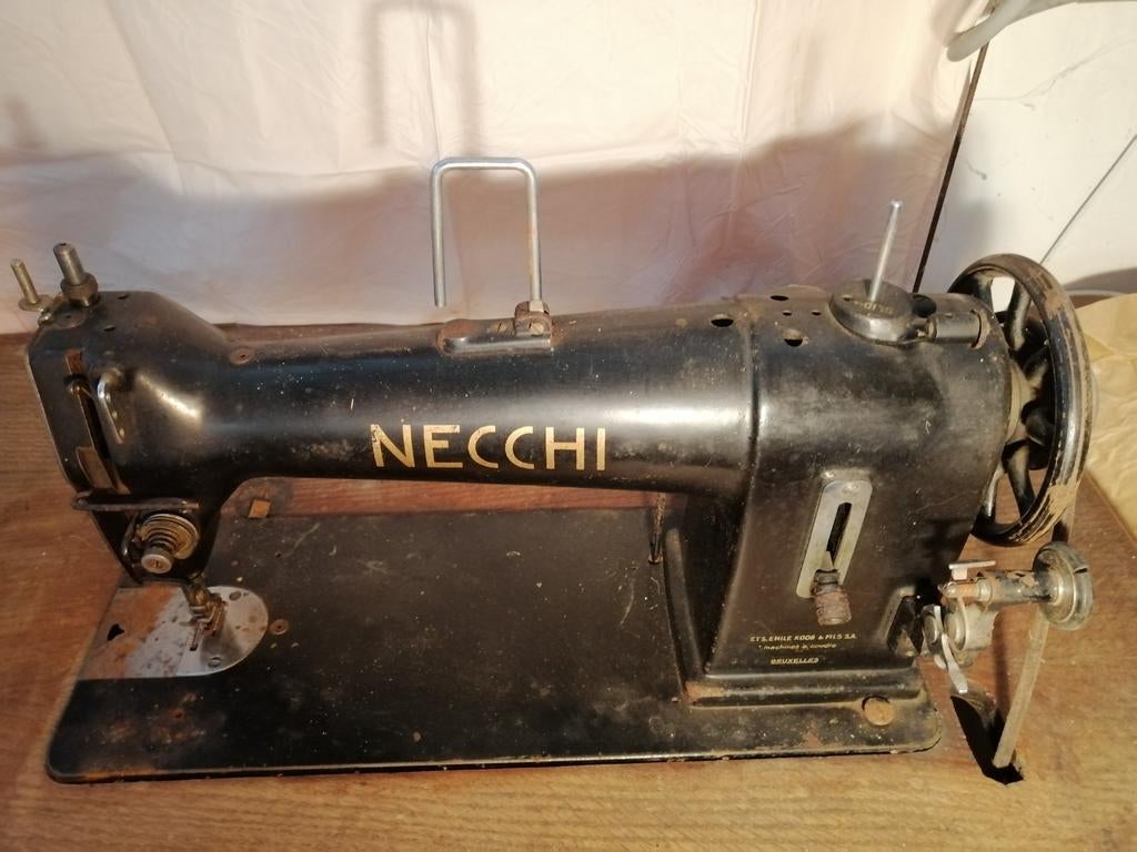 Antieke naaimachine, Ophalen
