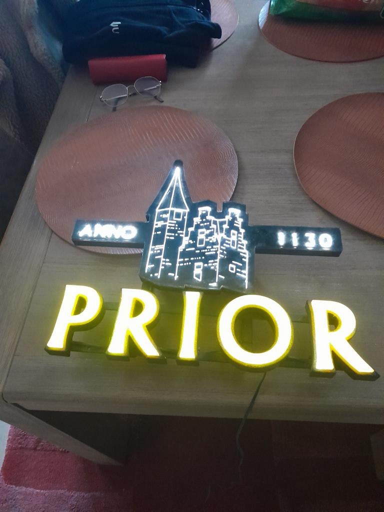 Mooie lichtreclame, Ophalen