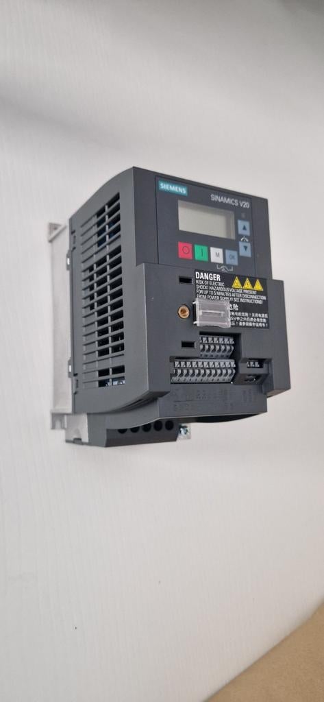 Siemens SINAMICS V20 1,5 CV, Bricolage & Construction