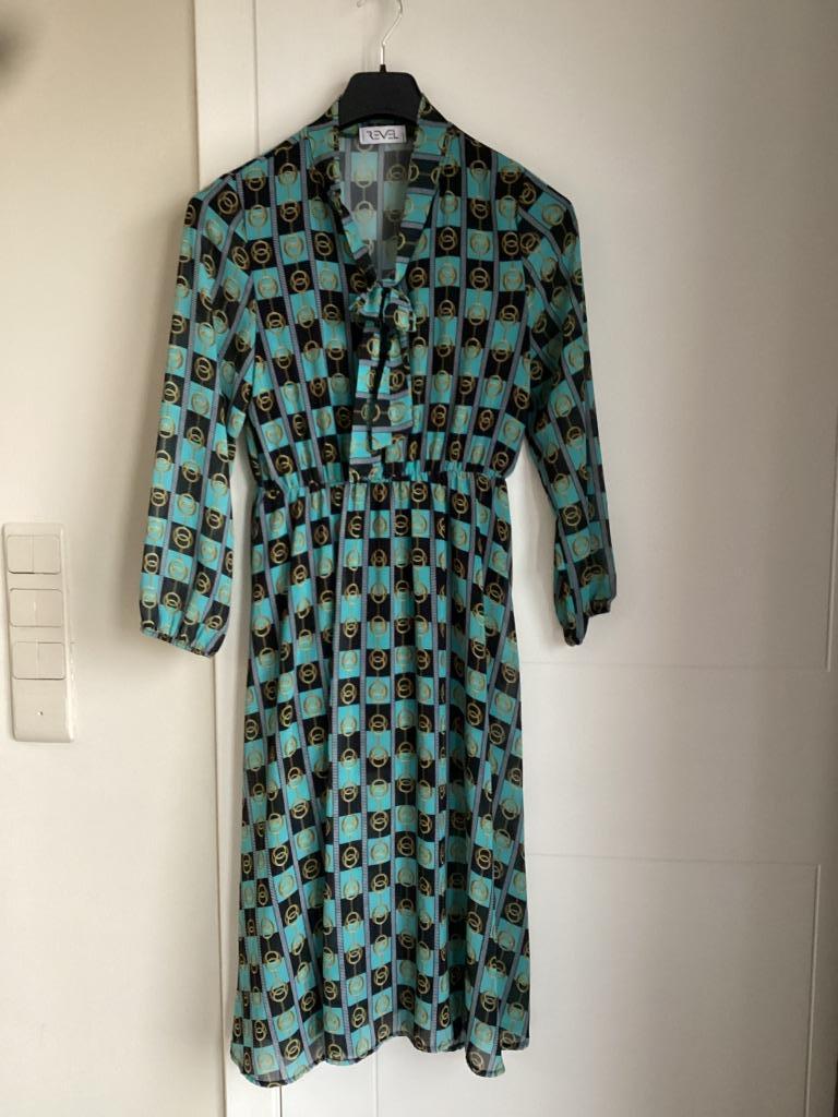Robe Revel M, Enlèvement ou Envoi, Comme neuf, Bleu, Sous le genou