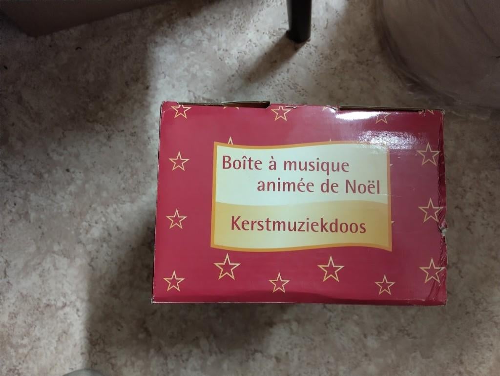 Kerstfiguren in huisje, Diversen, Ophalen, Nieuw