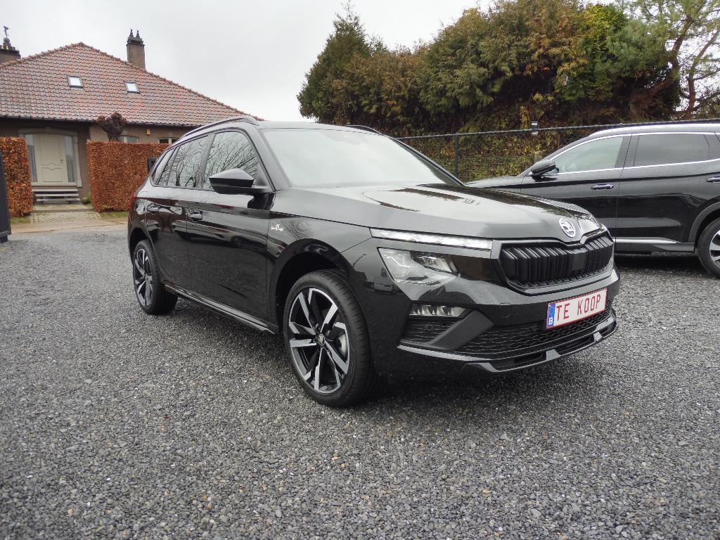 Skoda Kamiq 1.5TSI 150 DSG Monte Carlo/bj2026/10km/pano dak, Auto's, 1498 cc, 4 cilinders, Overige bekleding, Zwart