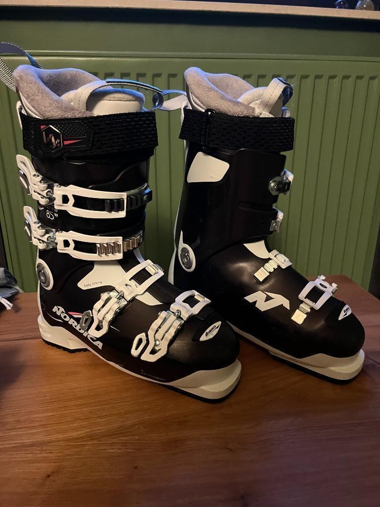 Skischoenen, Sport en Fitness, Skiën en Langlaufen, Ophalen, Schoenen, Zo goed als nieuw, Nordica