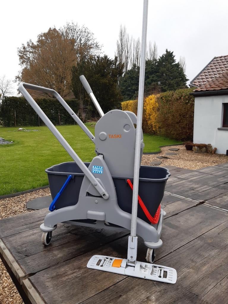 Chariot de nettoyage professionnel Diversey, Enlèvement