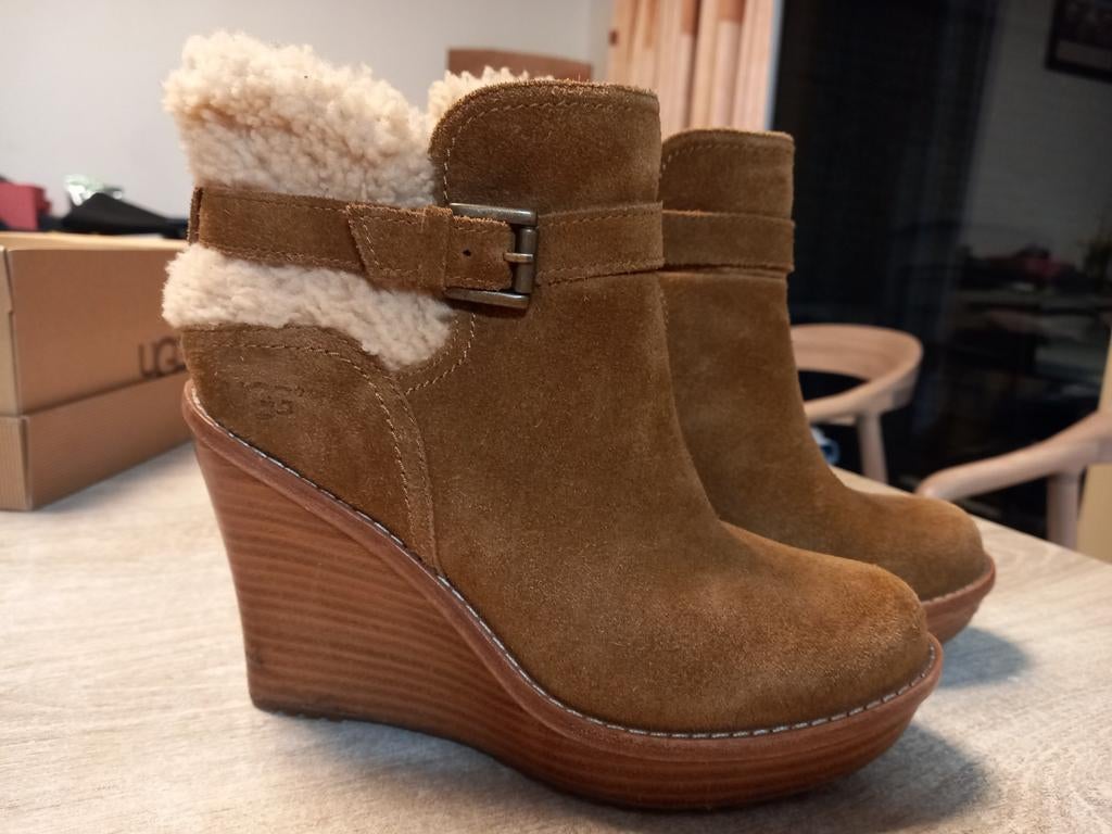 Bottines compensées Ugg W Anais taille 37, Beige, Enlèvement, Boots et Botinnes, Porté
