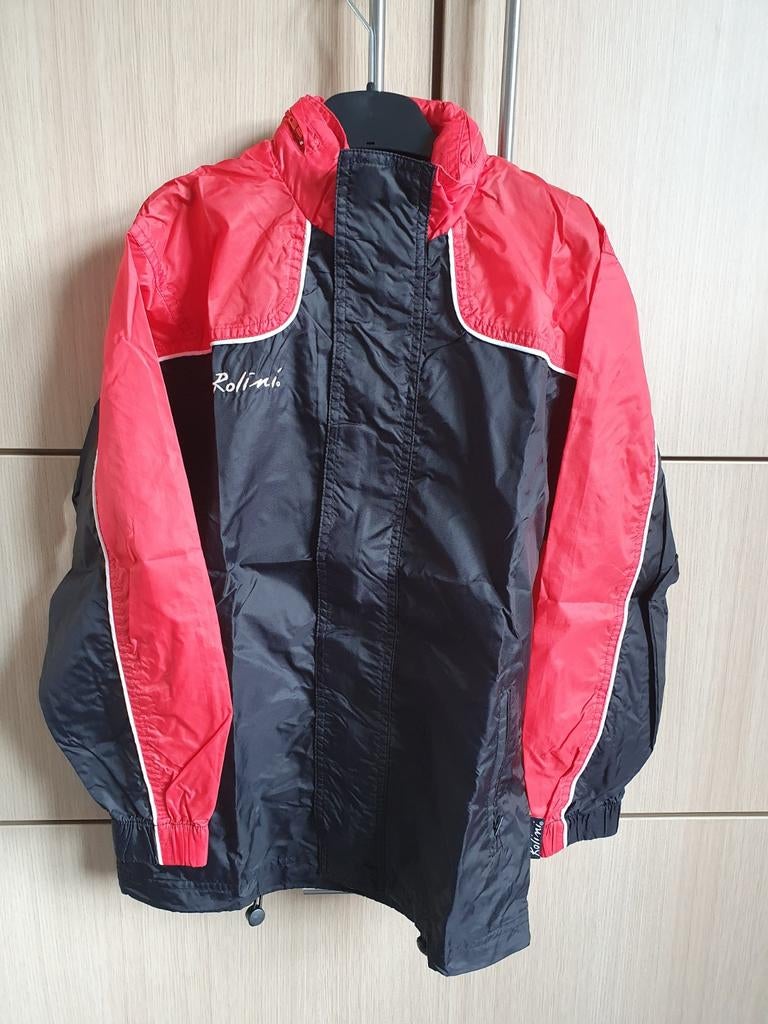 zwart-rode regenjas met kap- Rollini - maat 128, Ophalen, Zo goed als nieuw, Jongen of Meisje, Jas