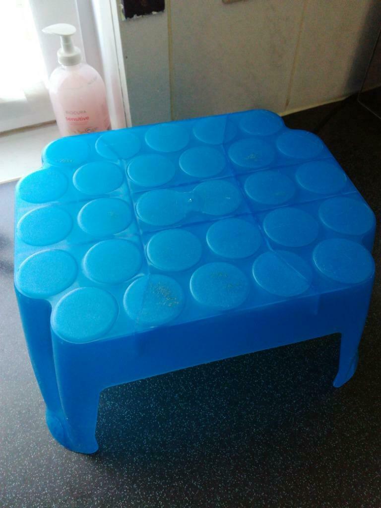 Te koop: blauw opstapje, Ophalen, Gebruikt