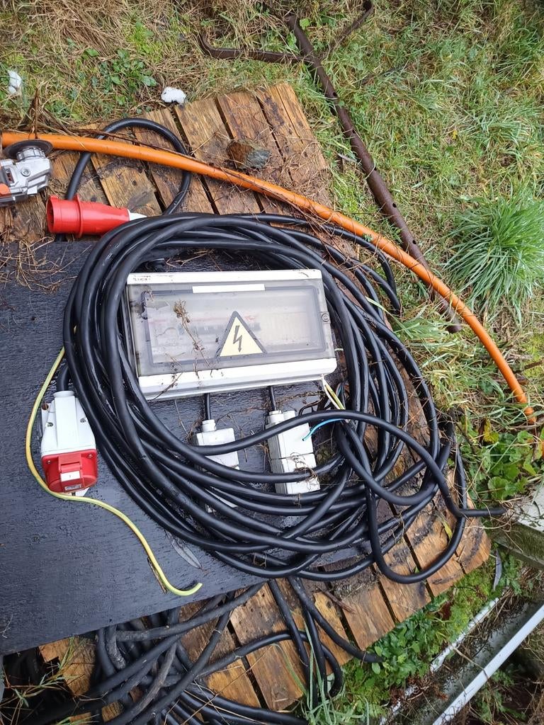 Coffret électrique complet avec câble, Enlèvement, Utilisé