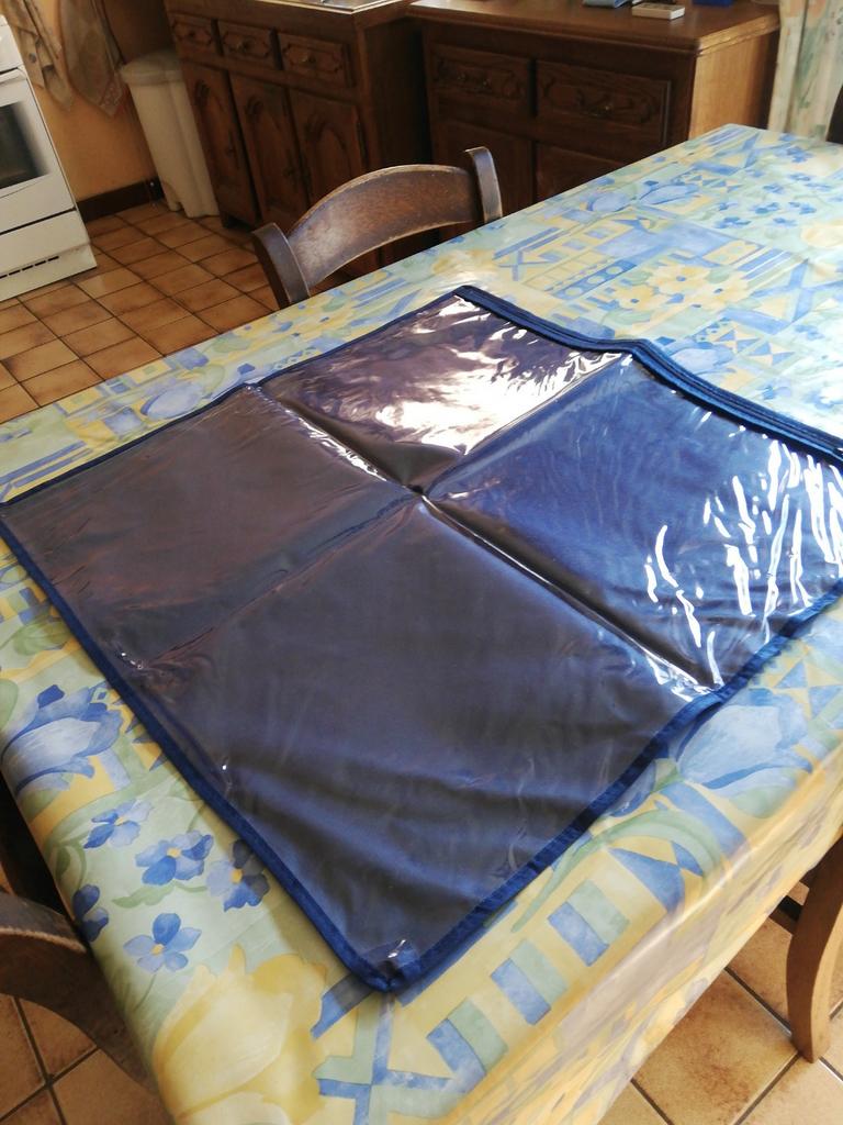 Housse pour vêtements bleu marine avec tirette. Neuve., Enlèvement ou Envoi, Comme neuf
