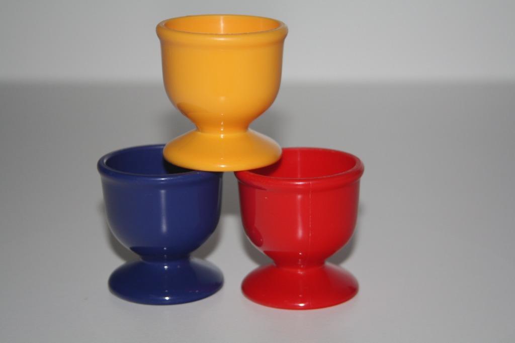 3 eierdopjes , plastic merk Emsa , 5 cm hoog. Retro, Enlèvement ou Envoi, Maison et Meubles
