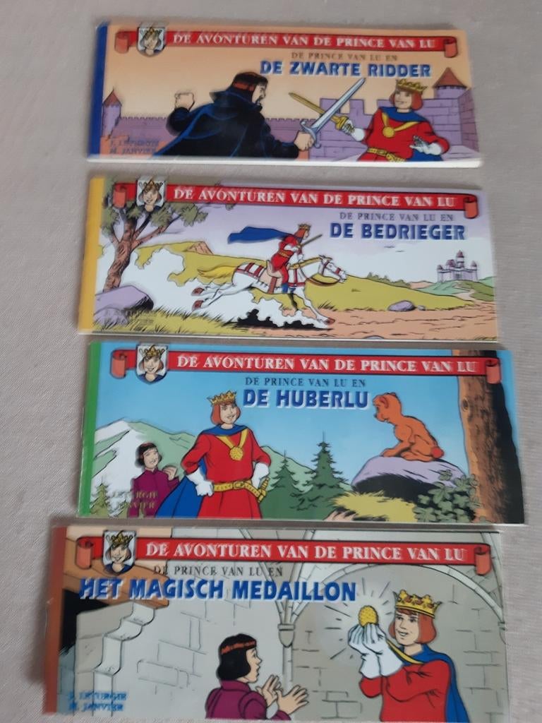 Kleine strips boekjes van LU in Nederlands en frans, Ophalen of Verzenden, Zo goed als nieuw