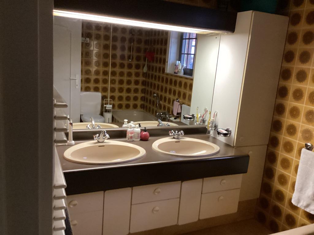 meuble de salle de bain avec miroir + baignoire + WC, Meuble lavabo, 150 à 200 cm, Utilisé, 50 à 75 cm