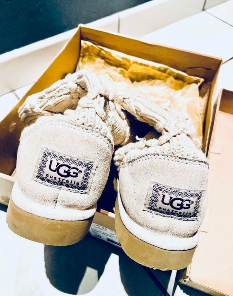 Mooie, nog in zeer goede staat paar witte UGG’s, Kleding | Dames, Ophalen, UGG, Beige, Zo goed als nieuw