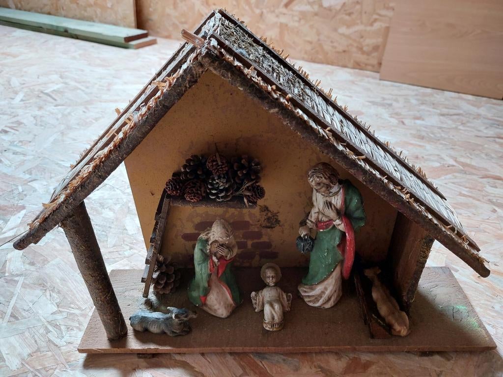 Crèche avec statues de saints en pierre, Divers, Enlèvement