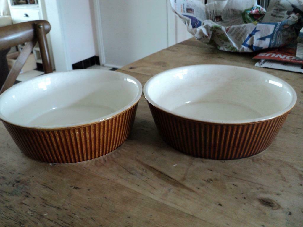 VILLEROY EN BOCH BRUIN GERIBBELDE OVENSCHOTELS à 6 EURO PER, Antiek en Kunst, Antiek | Servies los, Ophalen of Verzenden