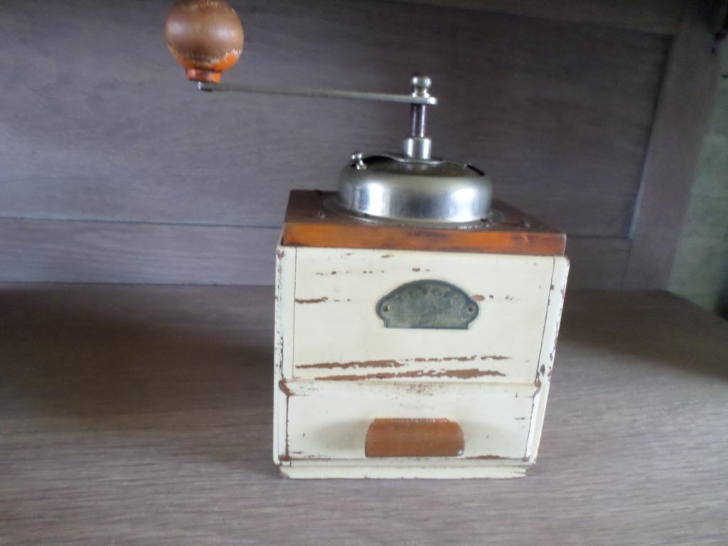 oude koffie molen, Enlèvement