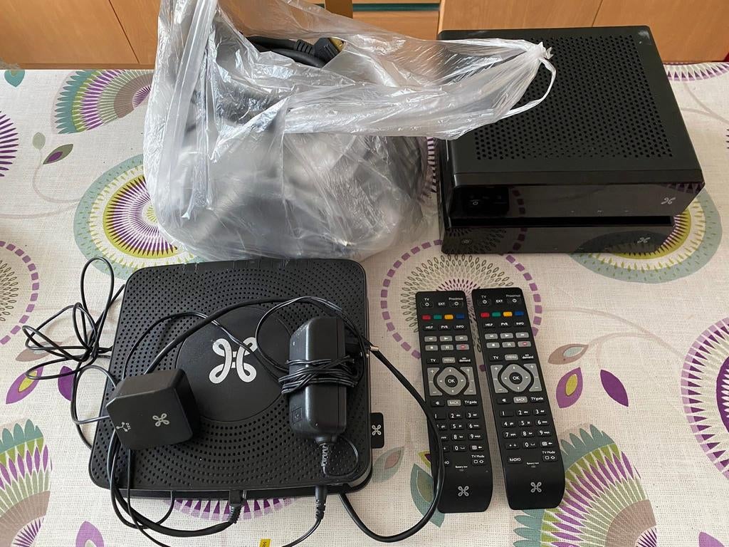 Proximus — 3V+ B-Box-modem + 2 decoders, Computers en Software, Ophalen of Verzenden