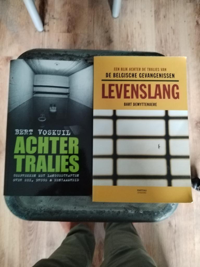 Twee gevangenisboeken (Achter Tralies en Levenslang), Livres, Politique & Société, Juridique et Droit, Envoi