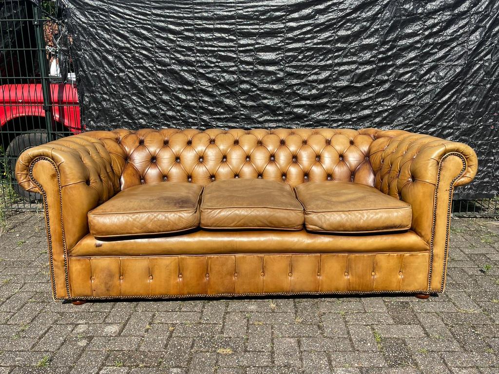 Oude Chesterfield zetel handwash cognac GRATIS GELEVERD, Antiek en Kunst, Antiek | Meubels | Stoelen en Sofa's, Ophalen of Verzenden
