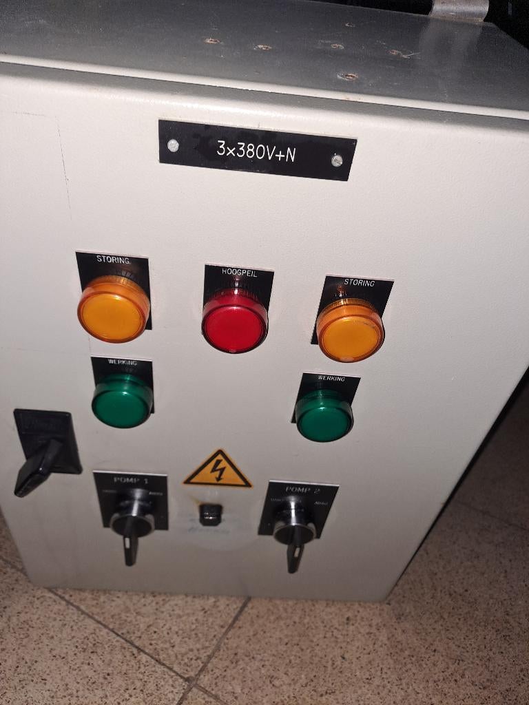 Elektrisch bedieningskastje, Elektronische apparatuur, Ophalen, Gebruikt