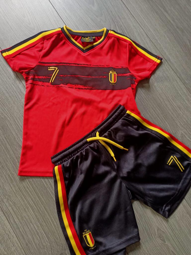Voetbaltruitje en short - maat 104, Maat XS of kleiner, Ophalen of Verzenden, Gebruikt, Overige typen